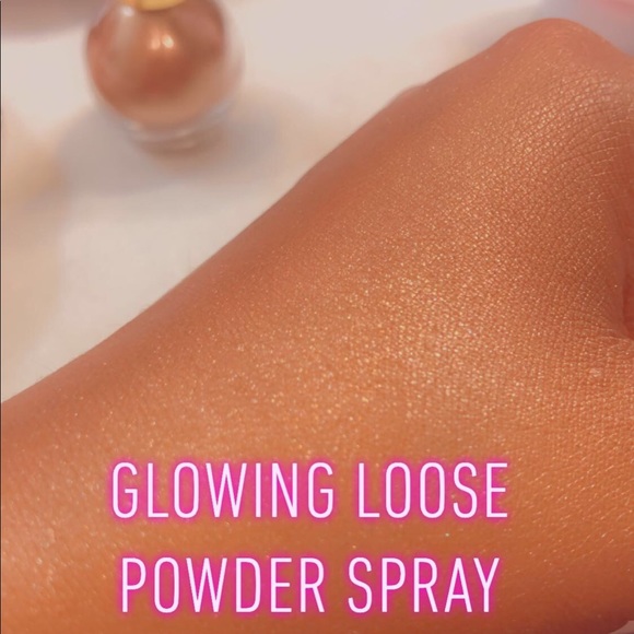 Glowing Loose Powder Body Spray - Picture 2 of 3